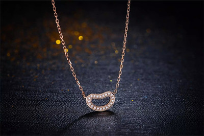 佐卡伊珠宝白18k金简约时尚结婚定制钻石吊坠 简约中的永恒誓言