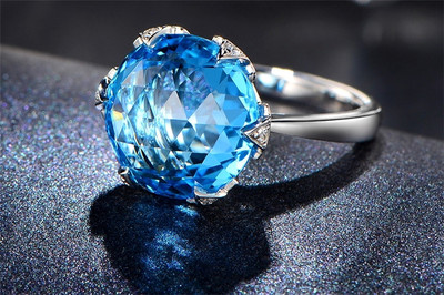 米莱珠宝9.5克拉托帕石戒指 璀璨蓝调，指尖的艺术珍藏