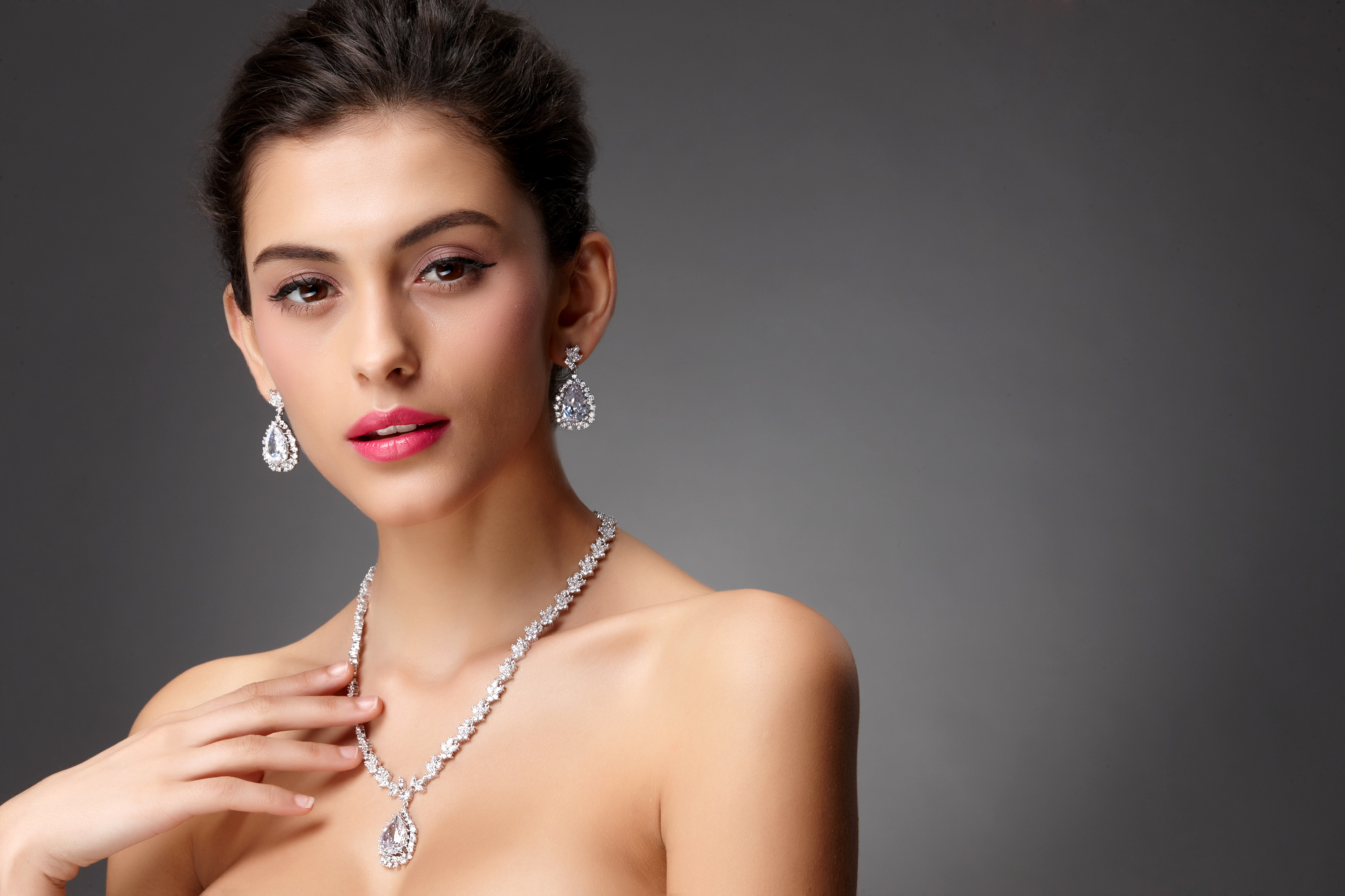 商业珠宝人像模特 光影流转间的璀璨艺术