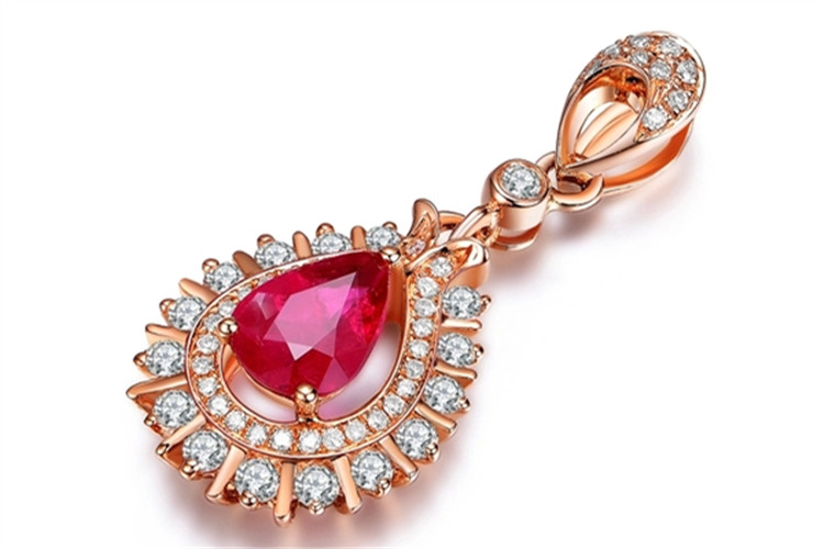 佐卡伊珠宝 白18K金天然红宝石钻石项链的璀璨魅力